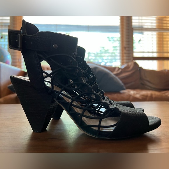 Vince Camuto Size 6 36M black strappy heels - Picture 5 of 10